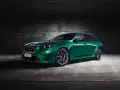 Zielone BMW M5 Competition lśni w mrocznym garażu. Sprawdź aktualną bmw m5 cena i poczuj moc.