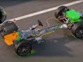 Szczegółowy widok podwozia elektrycznej hybrydy z widoczną baterią, silnikiem i elementami układu napędowego.