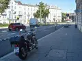 Czy skuter można parkować na chodniku? Sprawdź ważne przepisy i zasady
