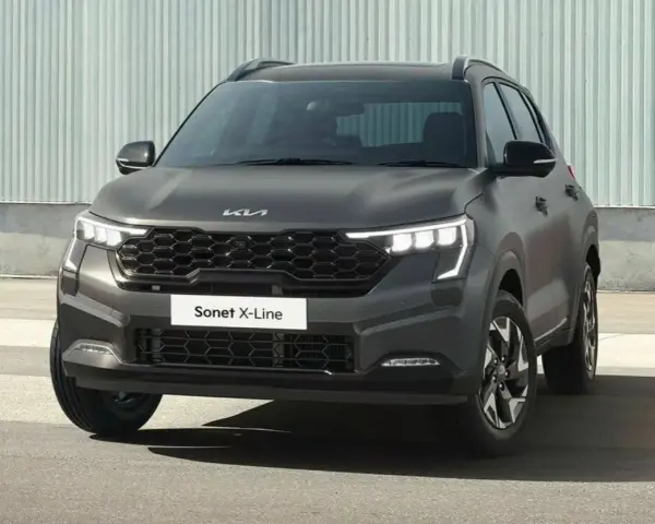 Szary Kia Sonet X-Line z nowoczesnym grillem i światłami LED, gotowy na miejskie przygody.