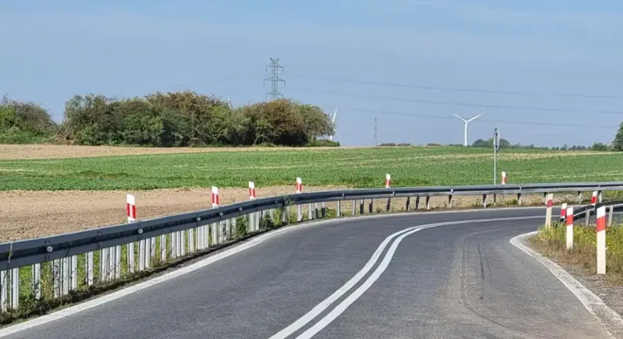 Co ile są słupki na autostradzie? Odkryj ważne szczegóły i odstępy