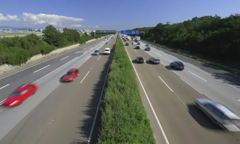Jakie jest ograniczenie na autostradzie w Polsce? Sprawdź, aby uniknąć mandatu