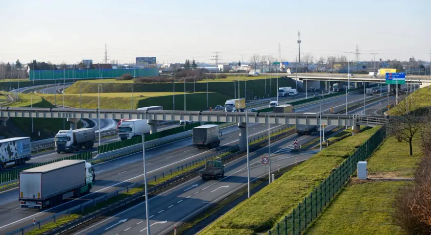 Czy autostrada A2 jest przejezdna? Sprawdź aktualne utrudnienia i opłaty