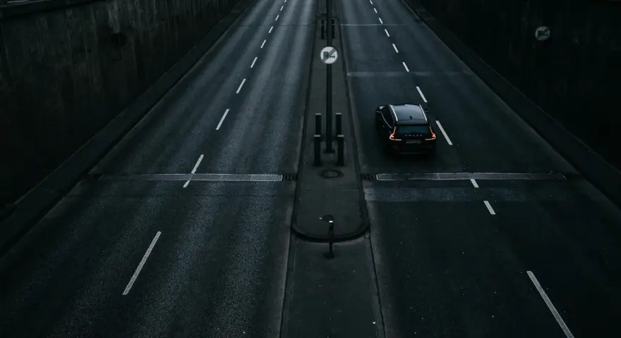 Ile schnie asfalt na zimno? Poznaj ważne czynniki wpływające na czas schnięcia