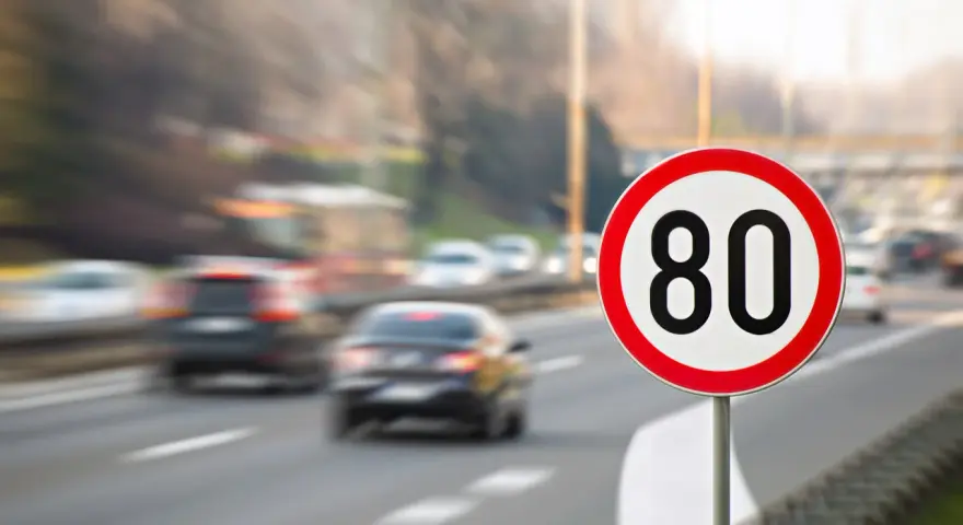 Ile można jechać na autostradzie w Polsce? Prędkości, które musisz znać
