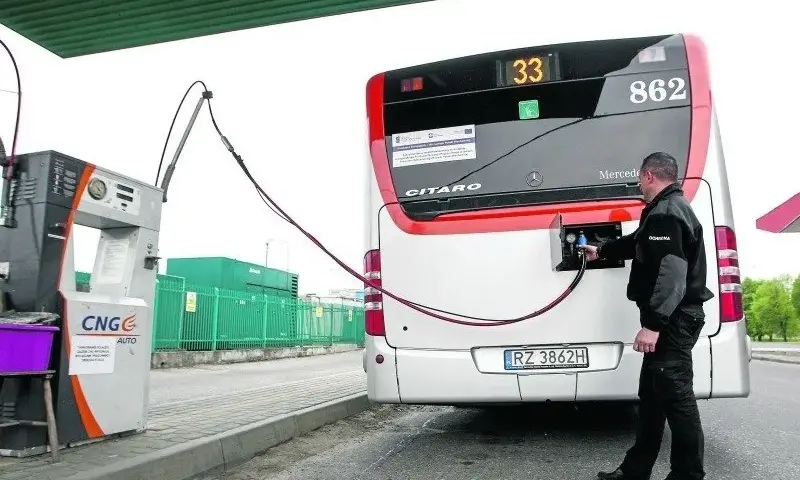 Ile pali bus? Sprawdź, jak różne autobusy zużywają paliwo