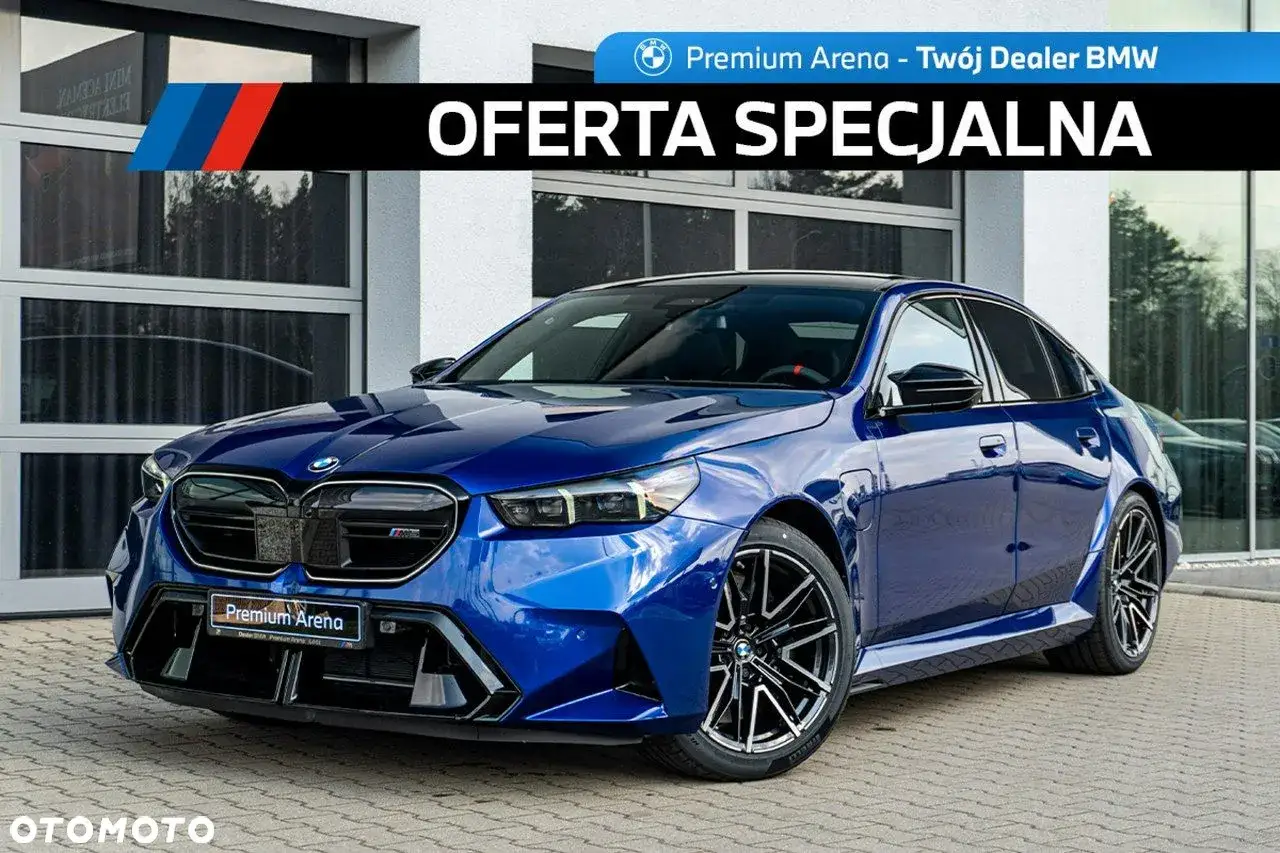 Niebieskie BMW M5 na specjalnej ofercie. Sprawdź atrakcyjną bmw m5 cena w Premium Arena.