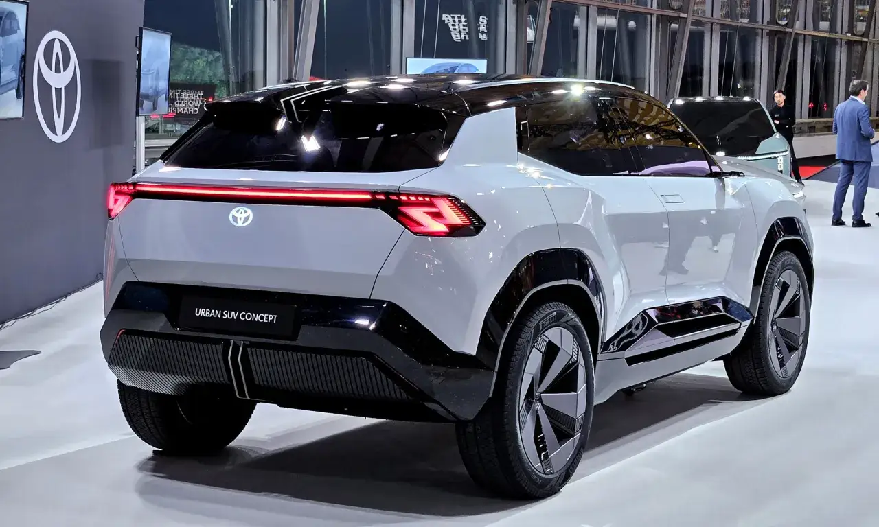 Nowoczesny koncept SUV-a od Toyoty, jednej z wiodących japońskich marek samochodów, prezentuje futurystyczny design.