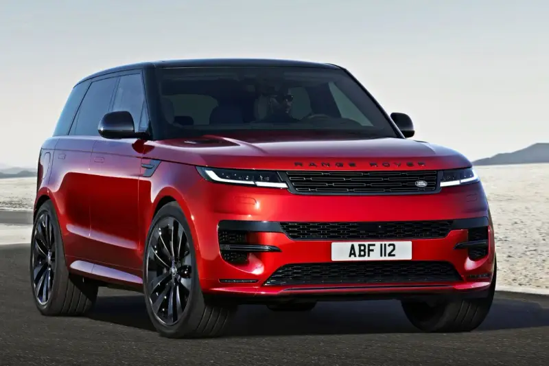 Czerwony Range Rover Sport na drodze. Sprawdź aktualną range rover cena i możliwości tego luksusowego SUV-a.